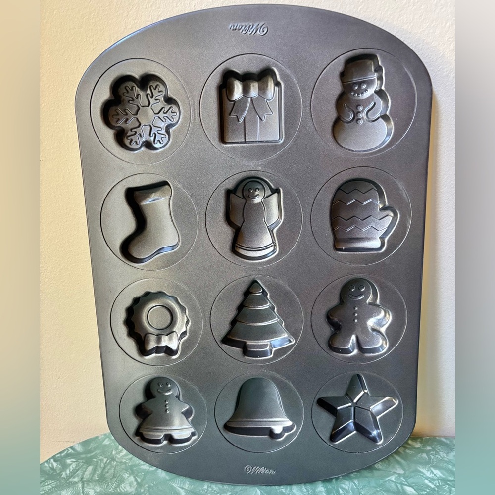 Wilton Holiday Christmas Cookie Pan Non Stick